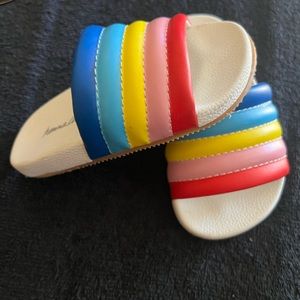 Sandals size 6/7 toddler!